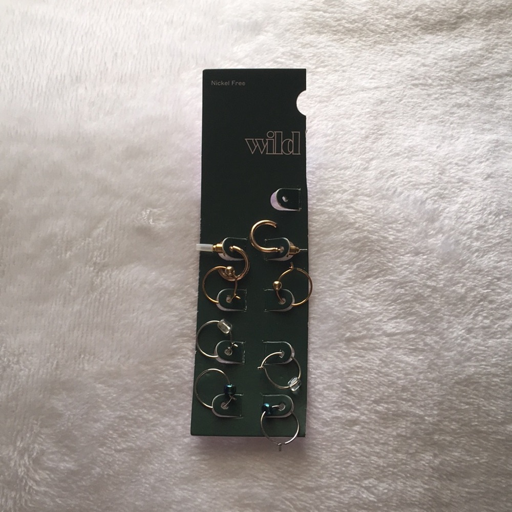 4 pairs of earrings
